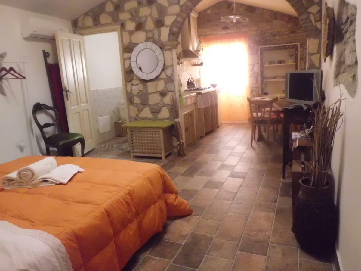 Agriturismo Su'E Lentu Bosa Exterior photo